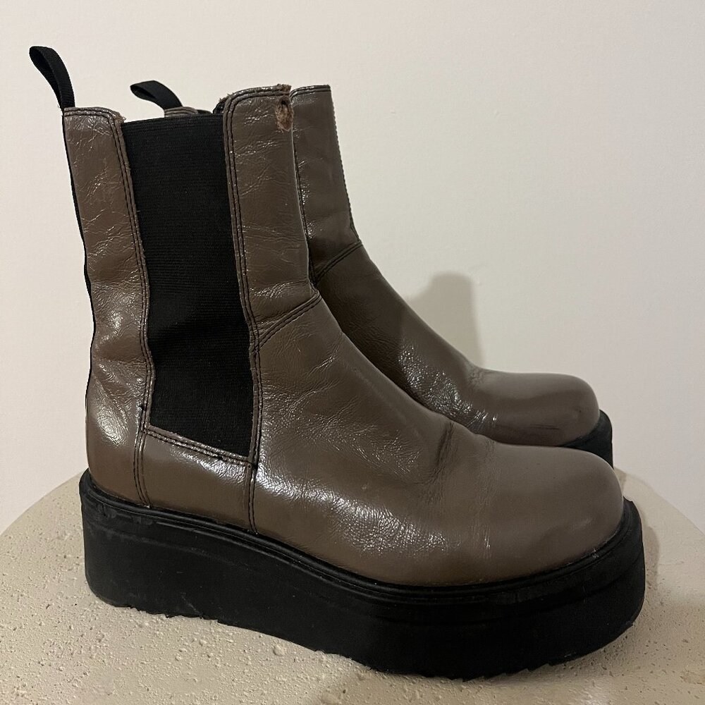 Vagabond Platform Chelsea Boots | Taupe | Size 37